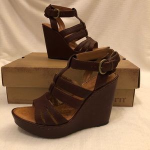 Born Pemberly Wedge Sandal EUC!